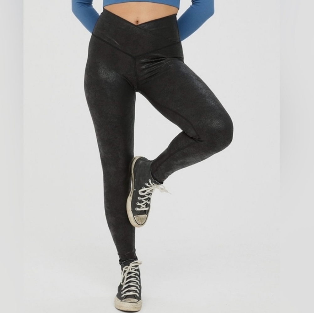 Offline By aerie The Hugger Crossover Black Crackle Leggings, Size S ~ NWT